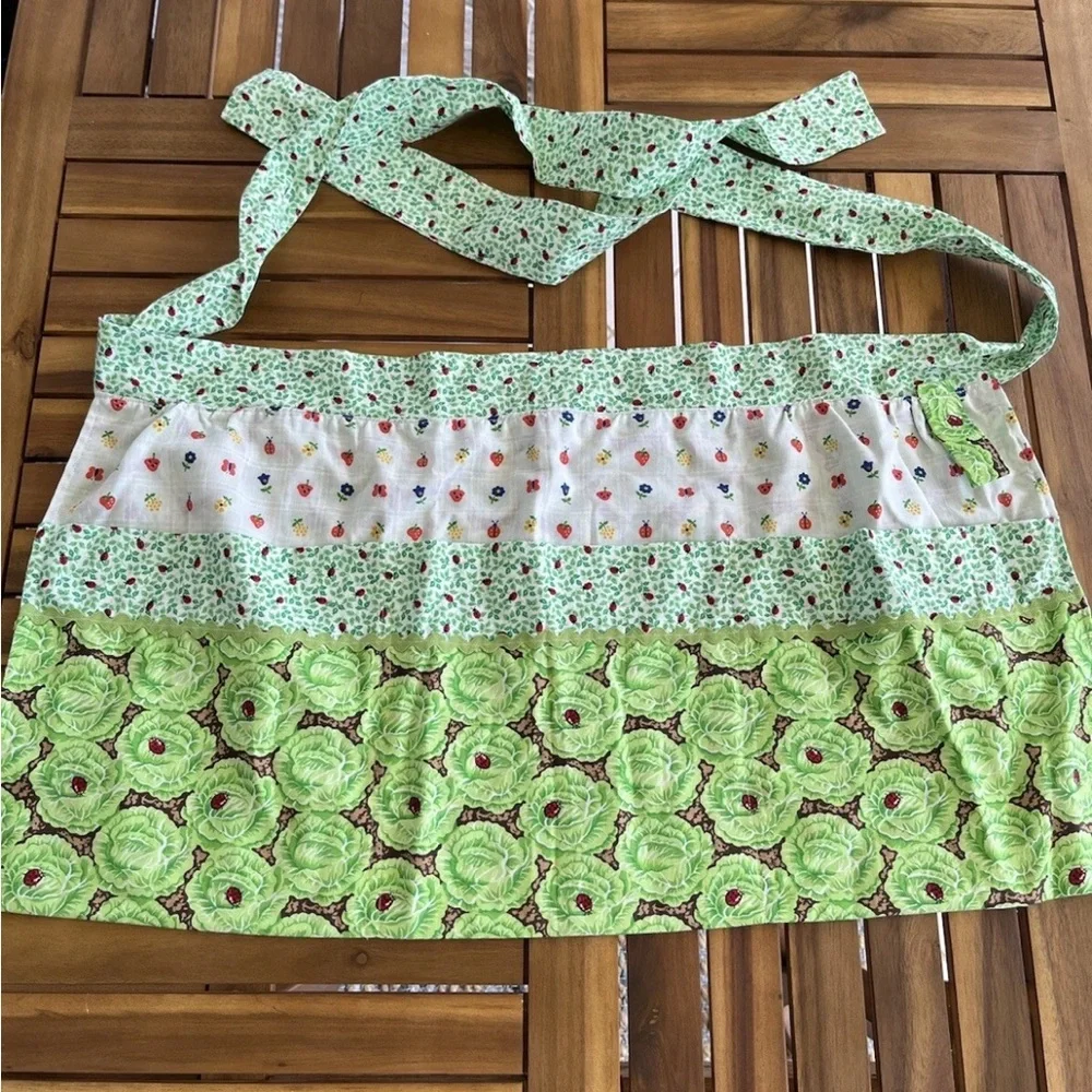 Ladybug Floral Cabbage Waist Apron Retro 50s 60s Style Yellow Green Pockets